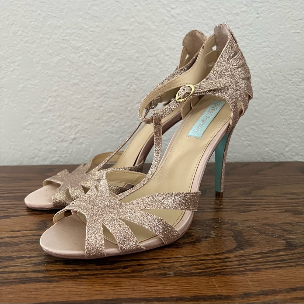 Betsey Johnson Women's Tee Sandals Heels Size 9.5